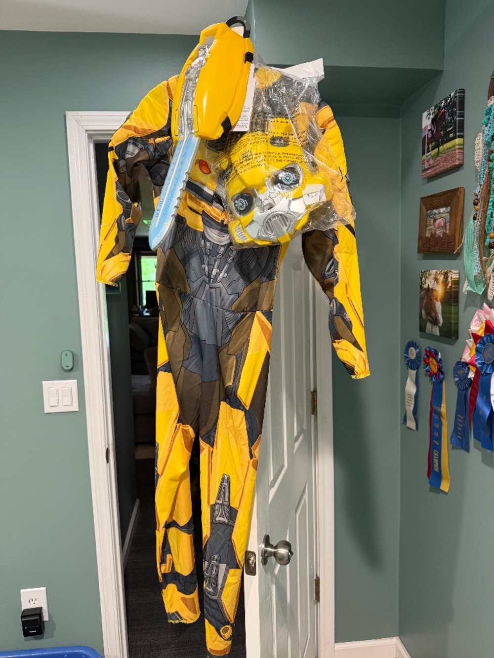 Transformers  Bumblebee Halloween Costume with accessories size 10/12